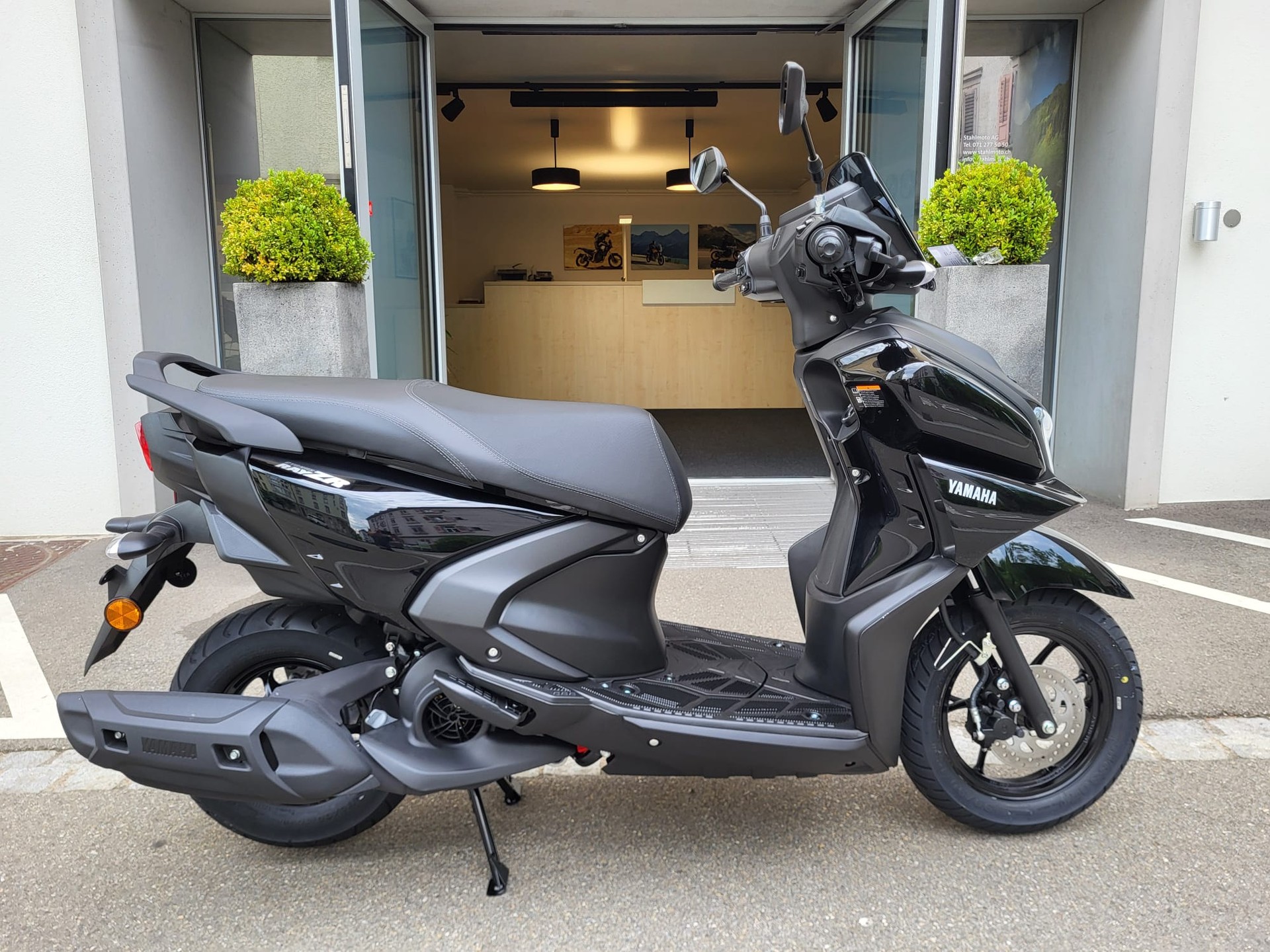 YAMAHA Ray 125-showroom-element-1