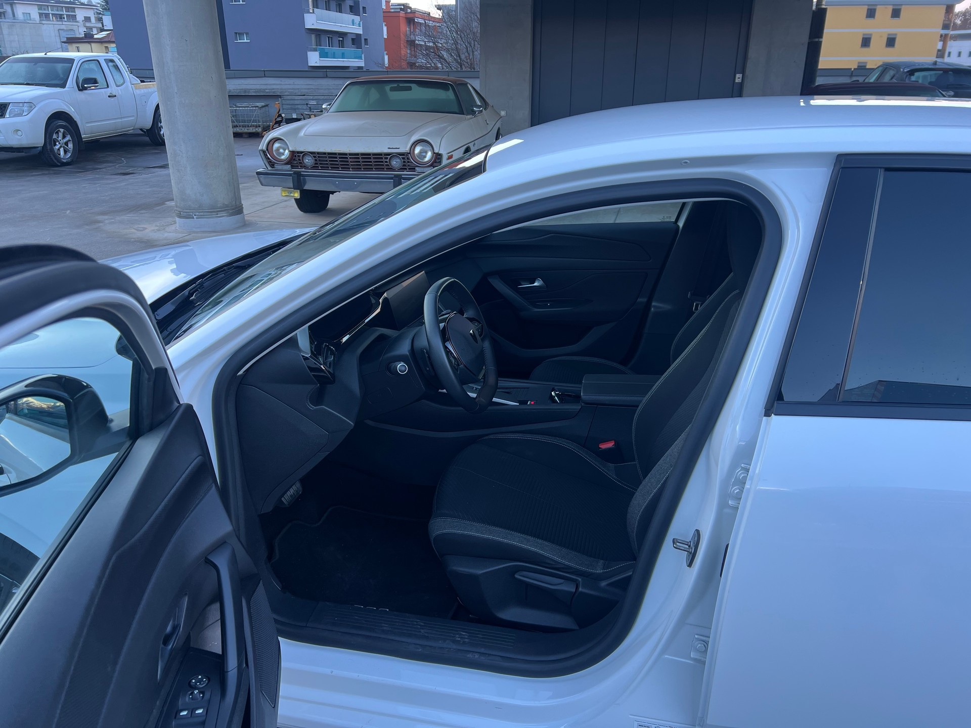PEUGEOT 308 1.2 Pure Tech Active Pack EAT8-image-6