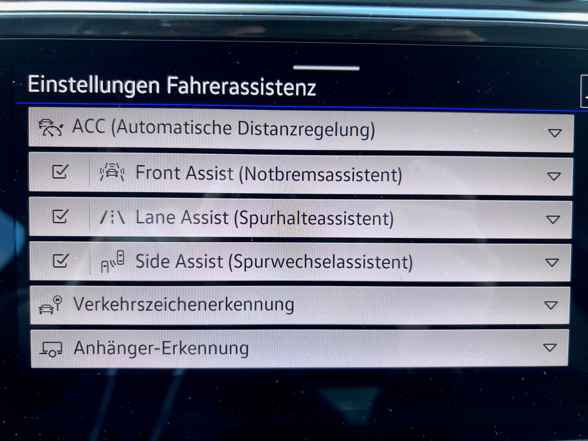 VW Tiguan 2.0 TDI SCR R-Line 4Motion DSG-image-17