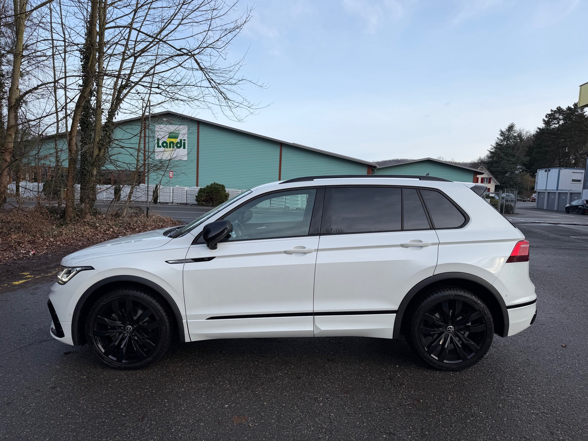VW Tiguan 2.0 TDI SCR R-Line 4Motion DSG-image-1