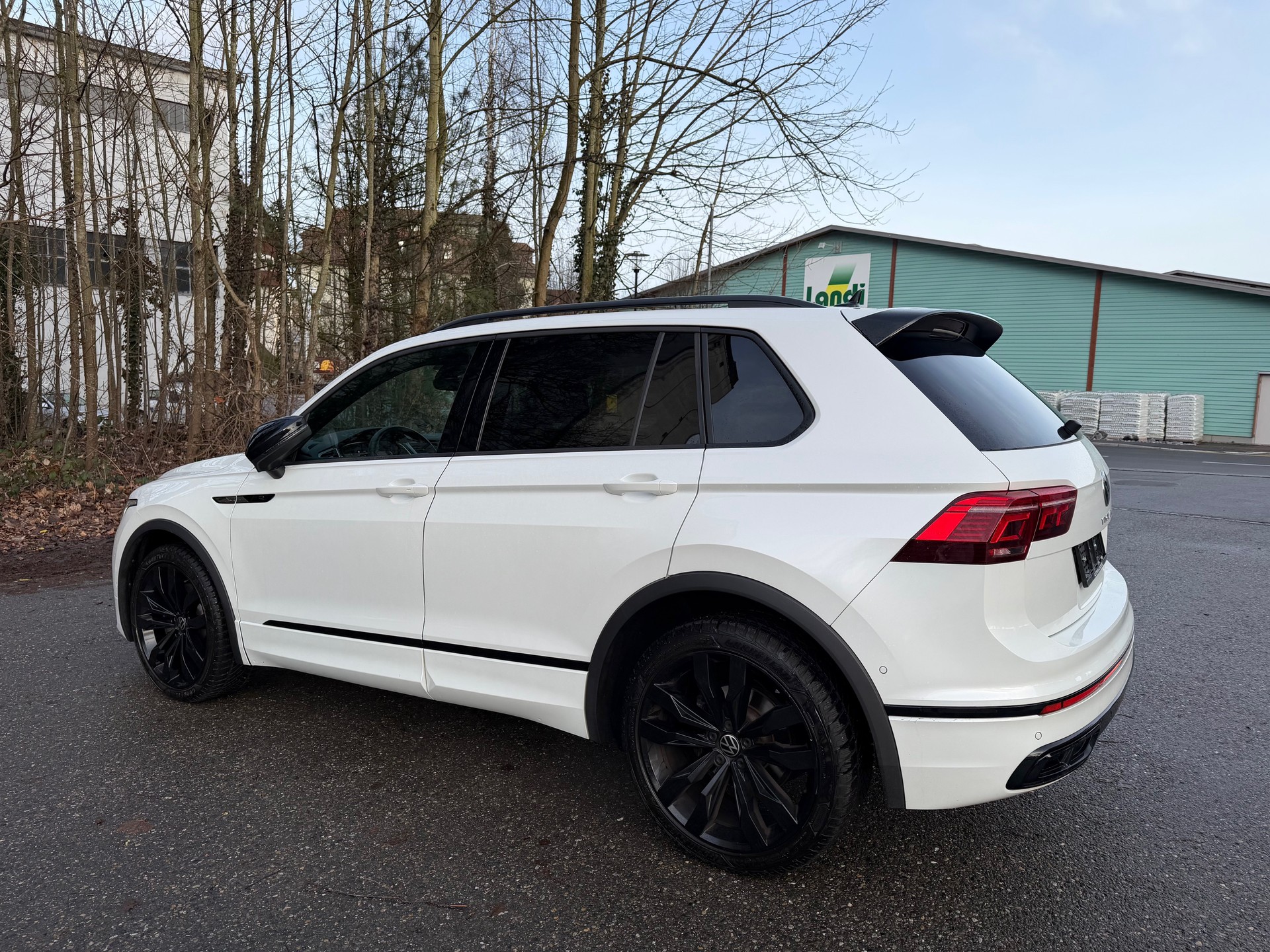 VW Tiguan 2.0 TDI SCR R-Line 4Motion DSG-image-2