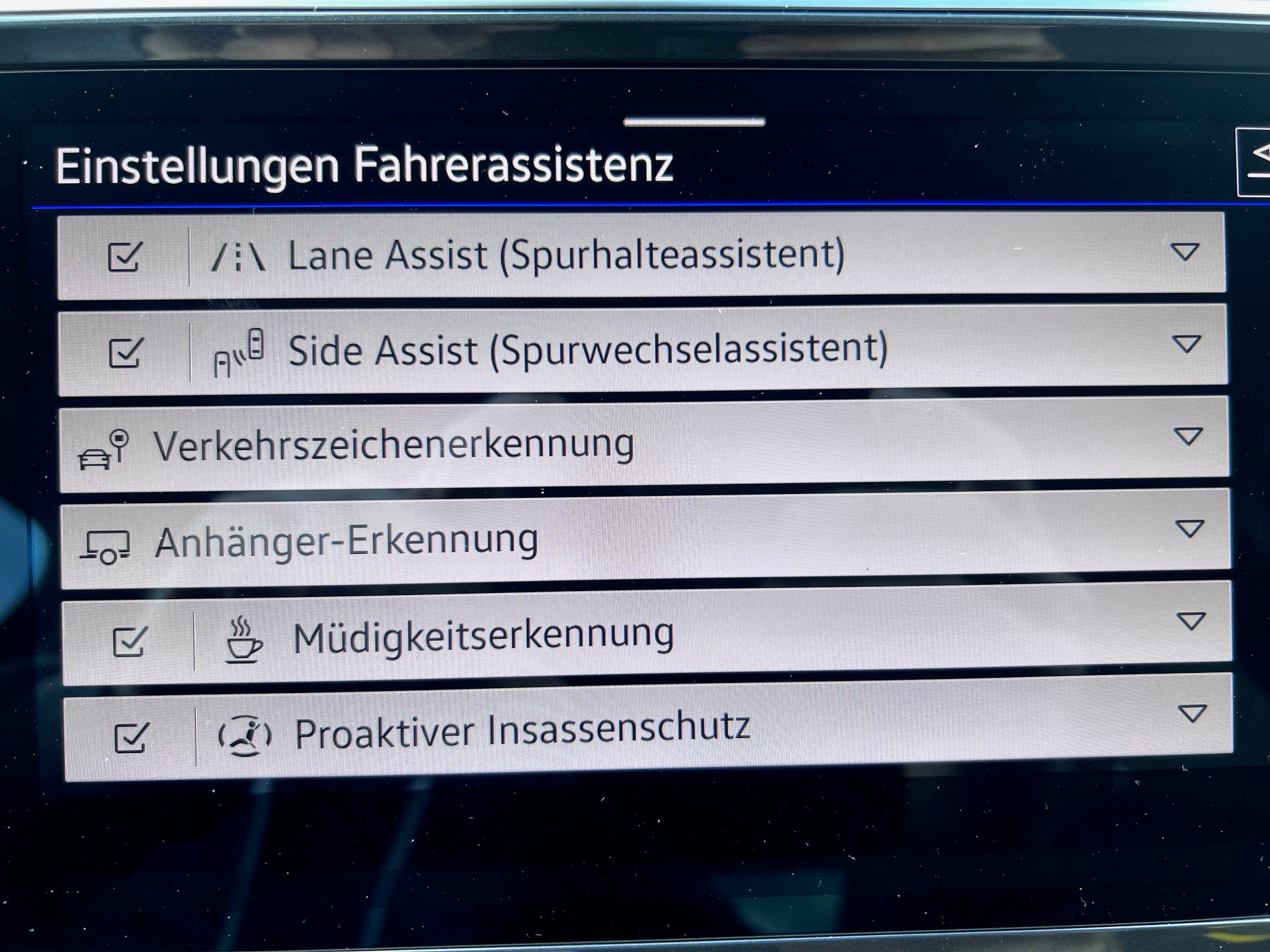 VW Tiguan 2.0 TDI SCR R-Line 4Motion DSG-image-18