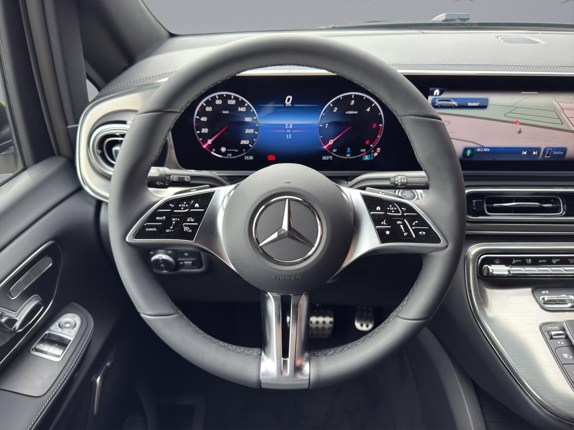 MERCEDES-BENZ V 300 d Swiss Ed. lang 4matic Van-image-12