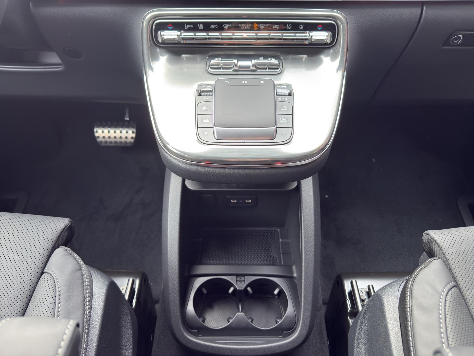 MERCEDES-BENZ V 300 d Swiss Ed. lang 4matic Van-image-15