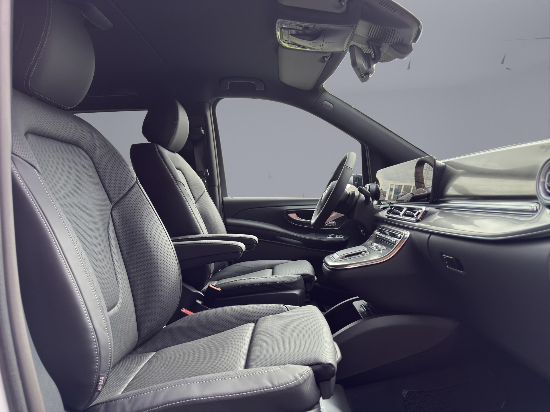 MERCEDES-BENZ V 300 d Swiss Ed. lang 4matic Van-image-17