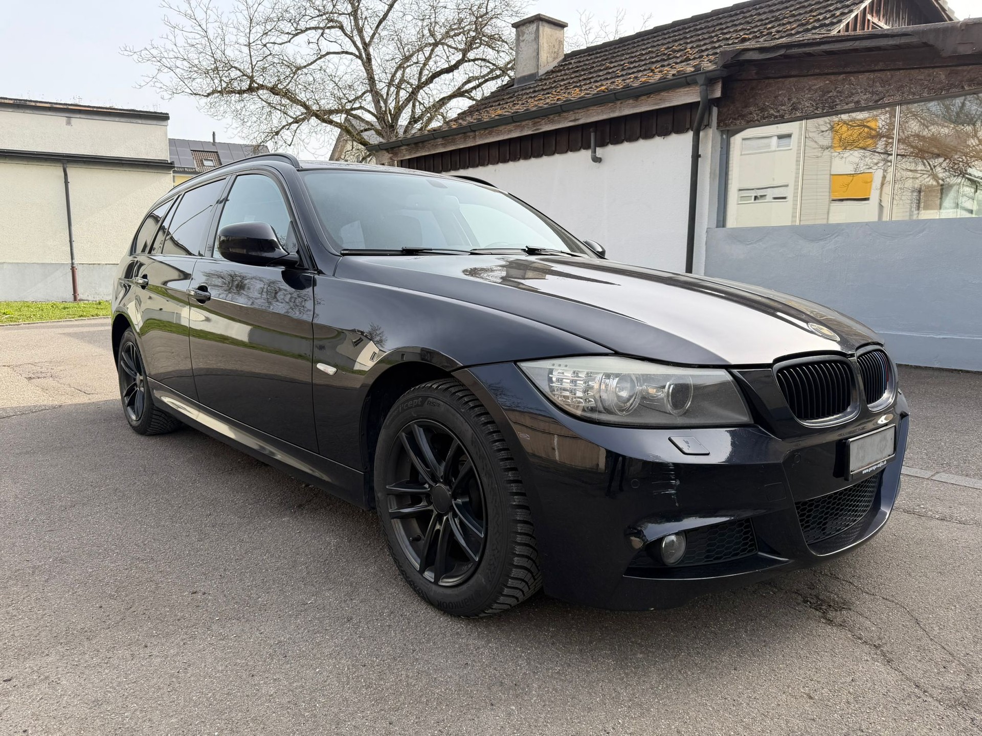 BMW 320d xDrive Touring Steptronic-showroom-element-2