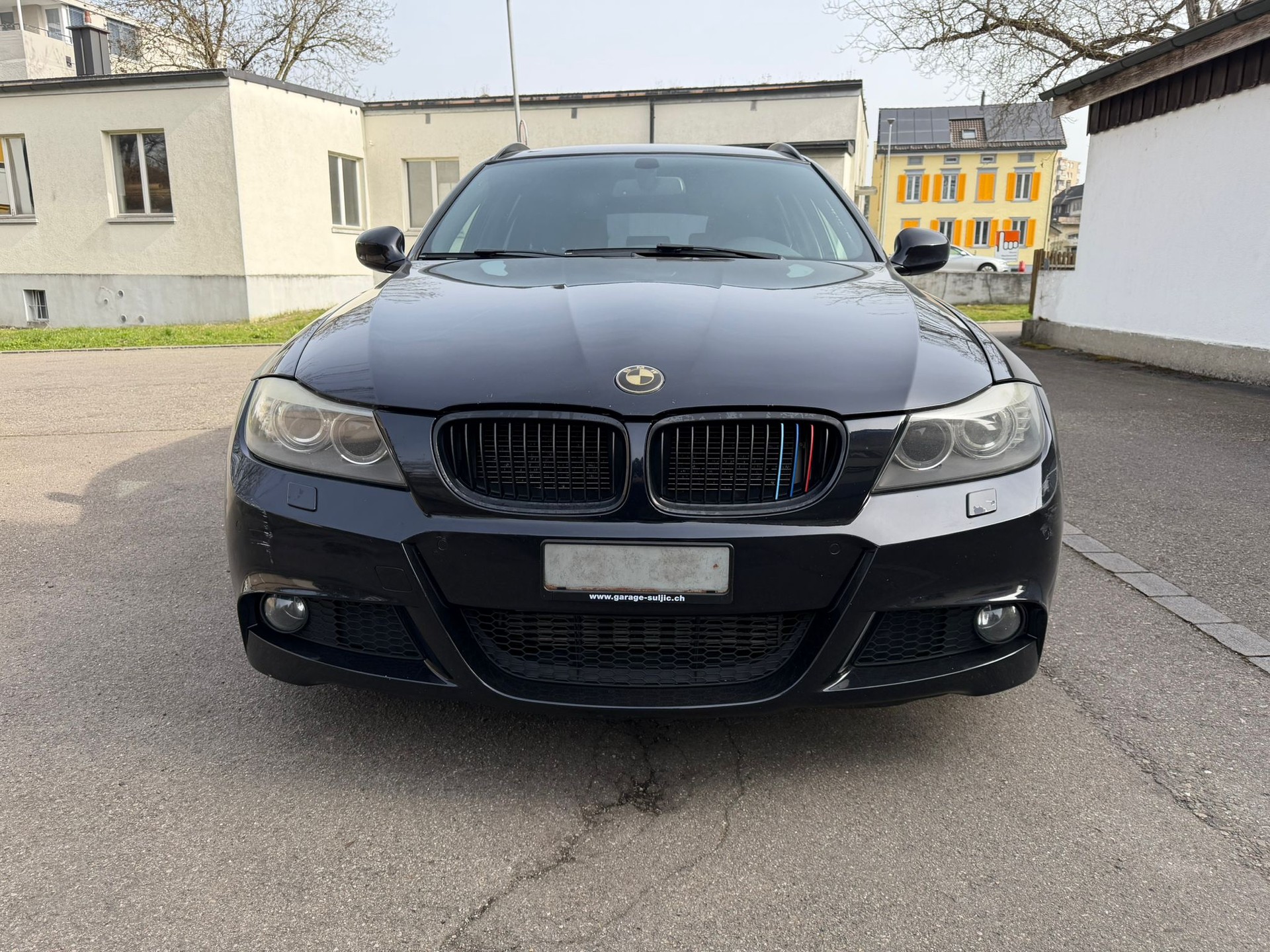 BMW 320d xDrive Touring Steptronic-showroom-element-1