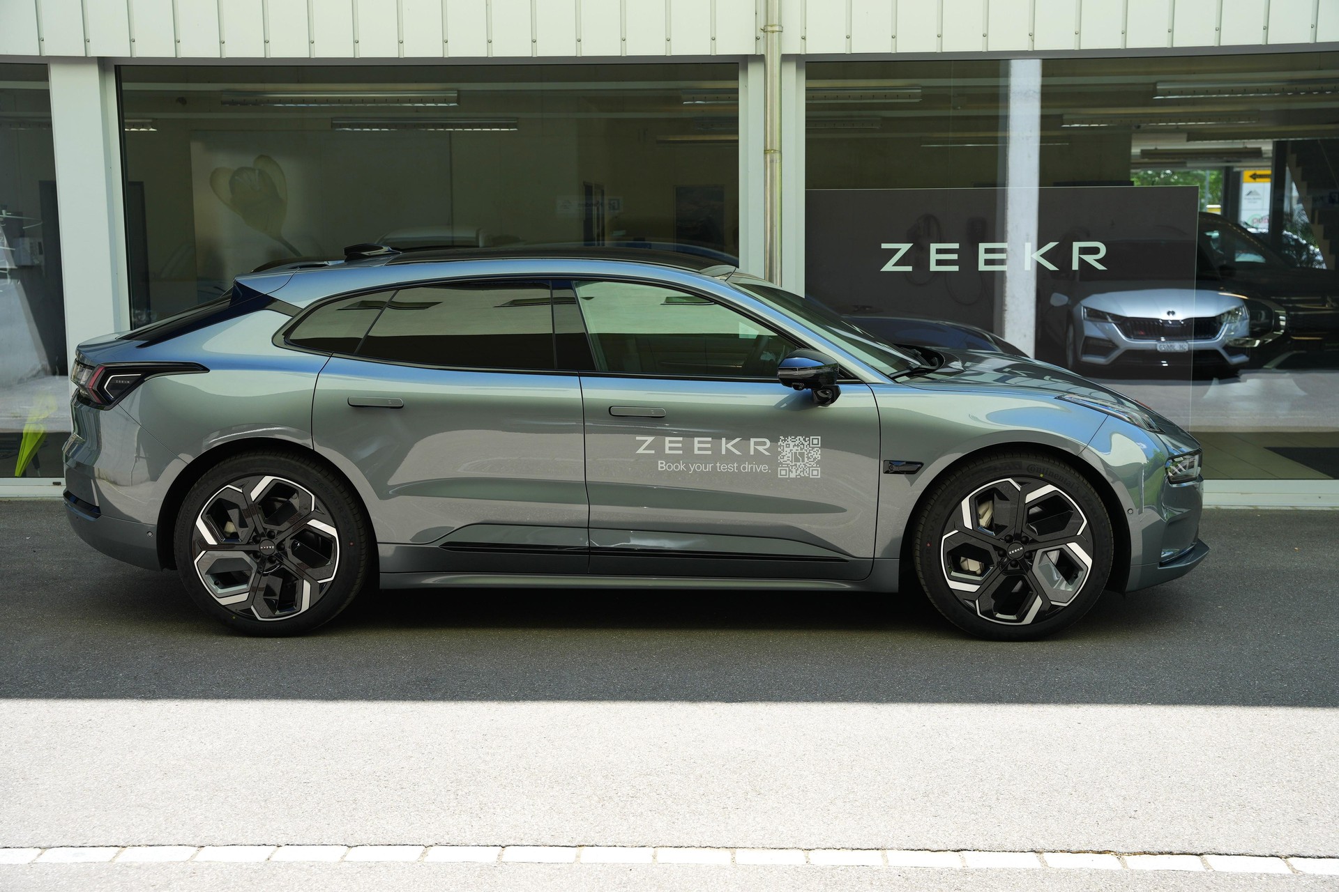 ZEEKR 001 Performance AWD-image-2