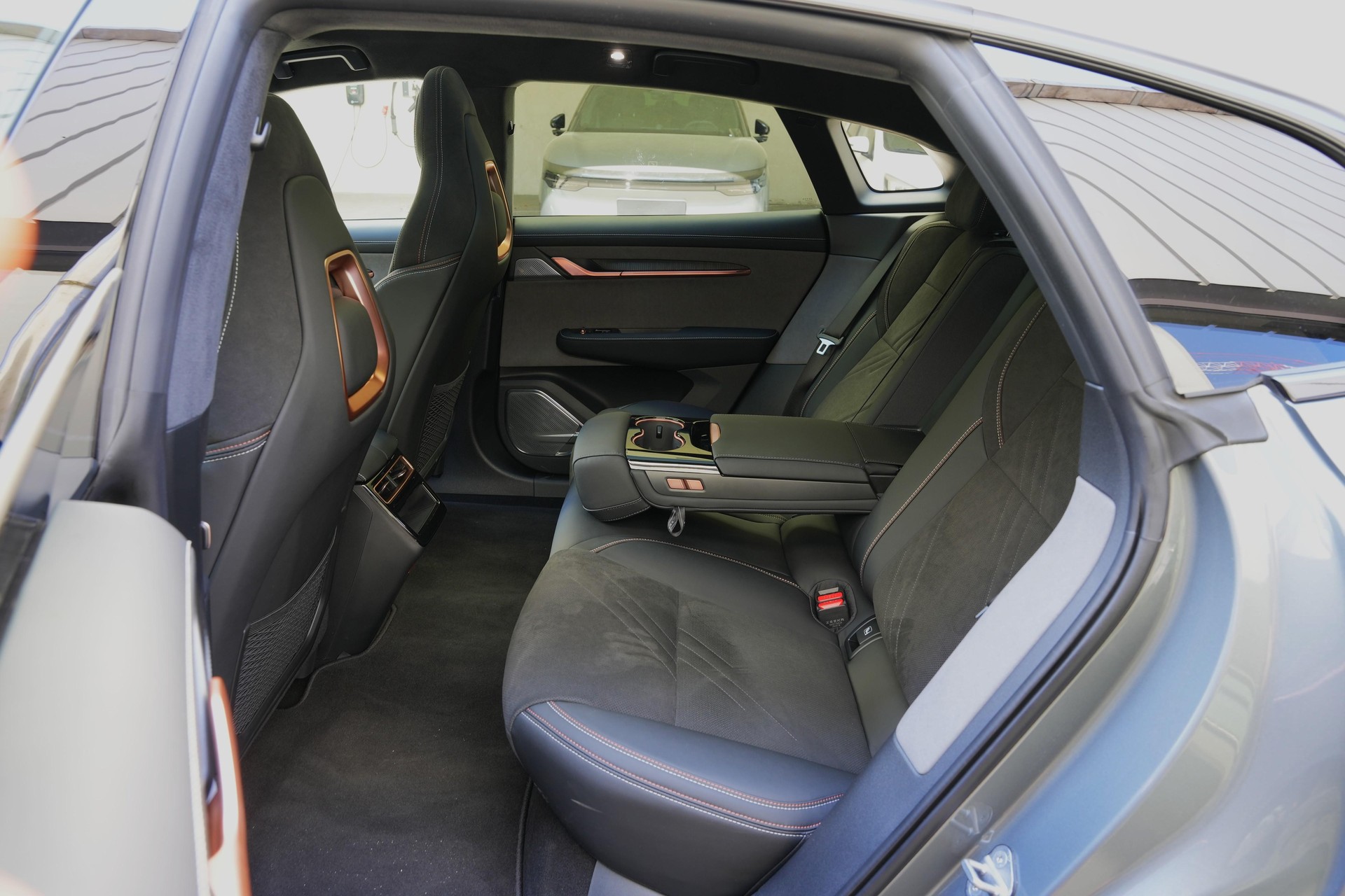 ZEEKR 001 Performance AWD-image-8