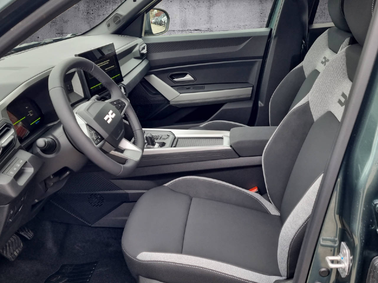 DACIA Bigster journey hybrid 155-image-4