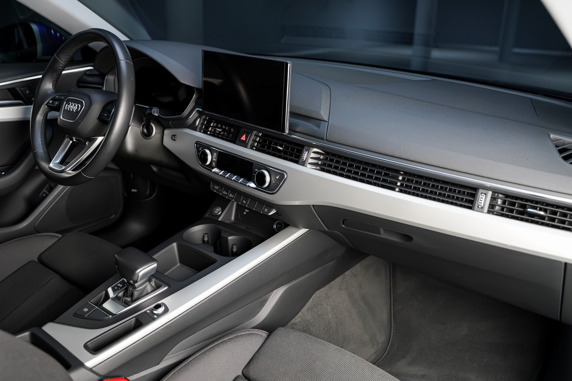 AUDI A4 Avant 40 TFSI advanced S-tronic-image-16
