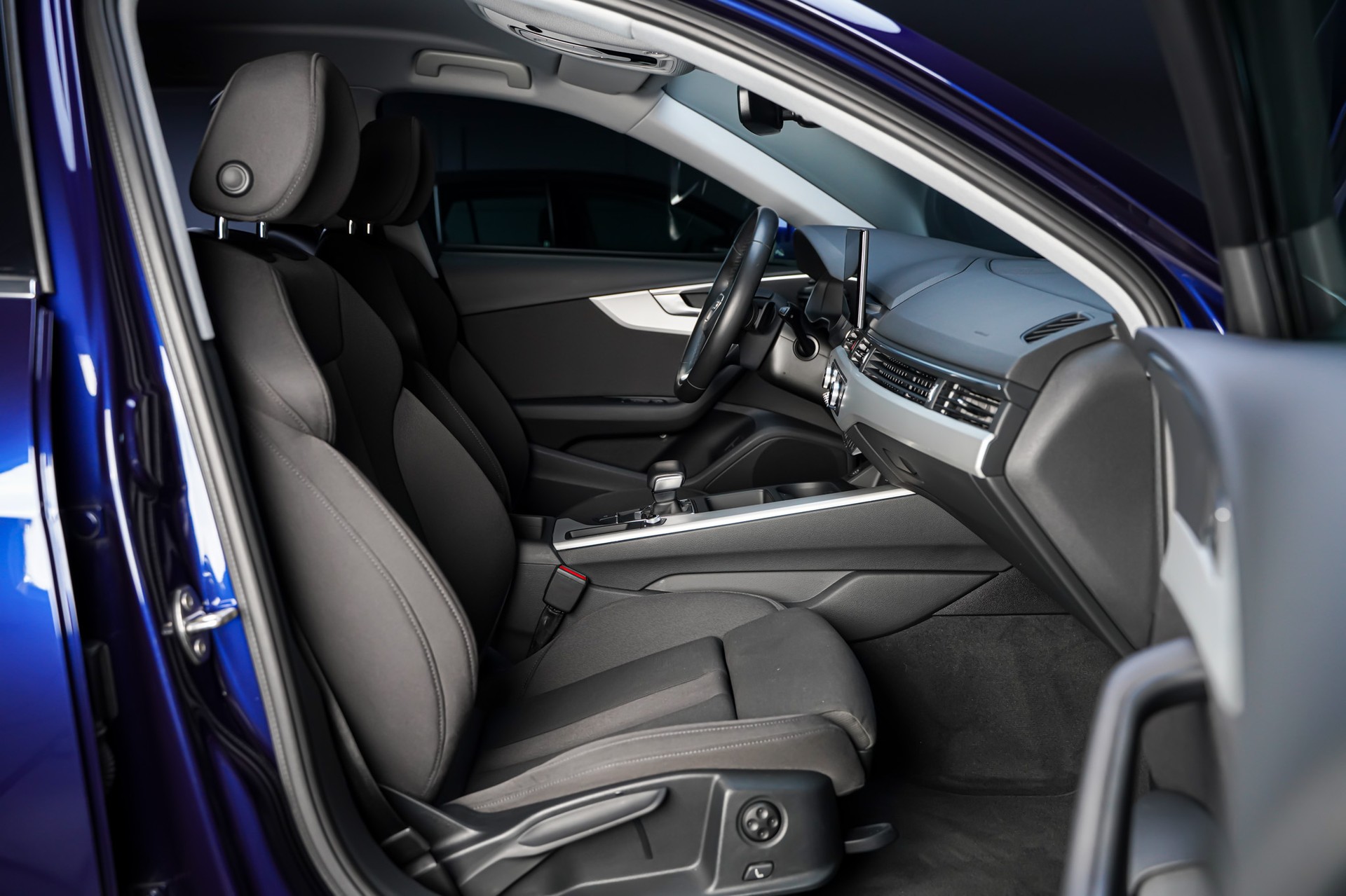 AUDI A4 Avant 40 TFSI advanced S-tronic-image-15