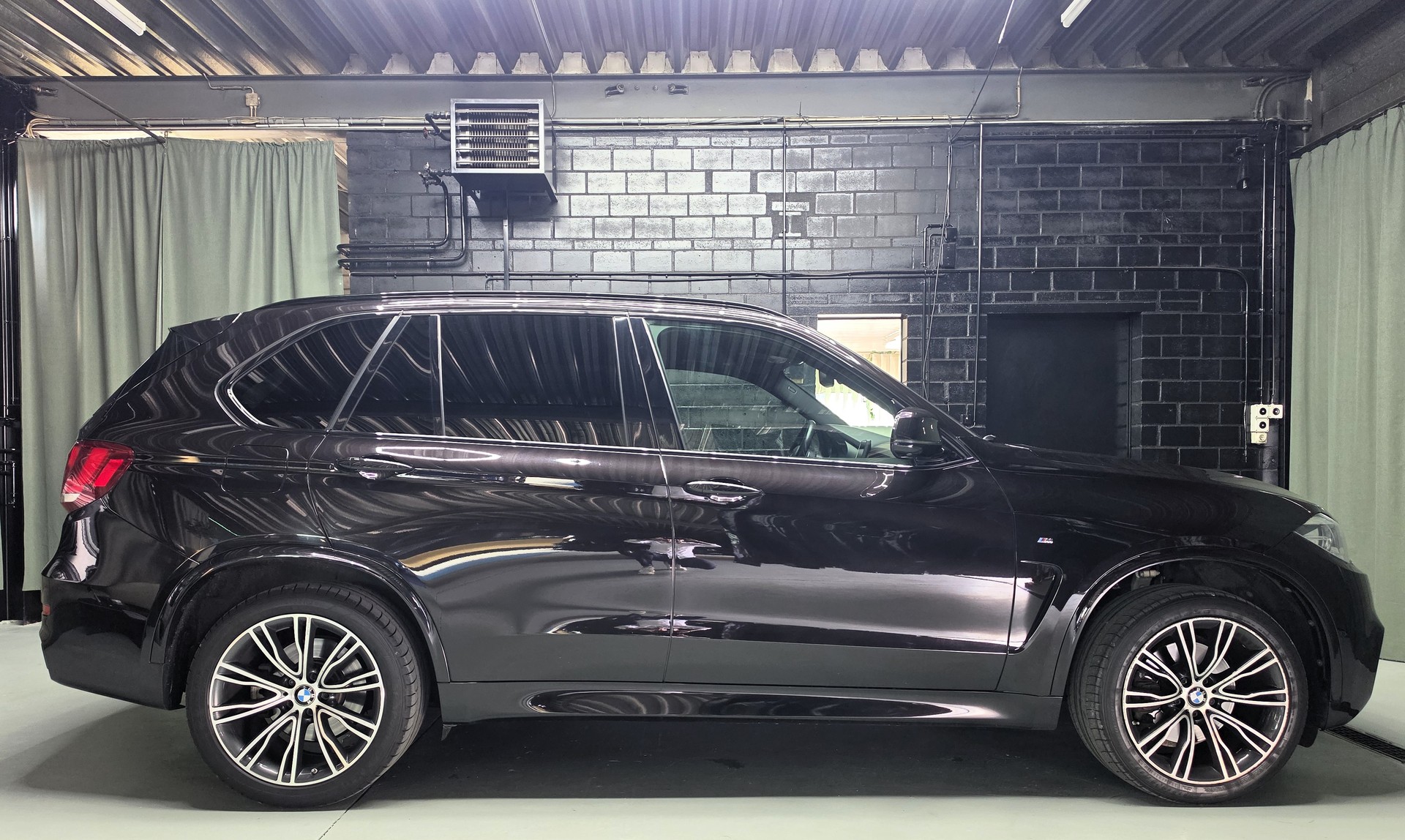 BMW X5 xDrive 40d M-Sport Steptronic-image-1
