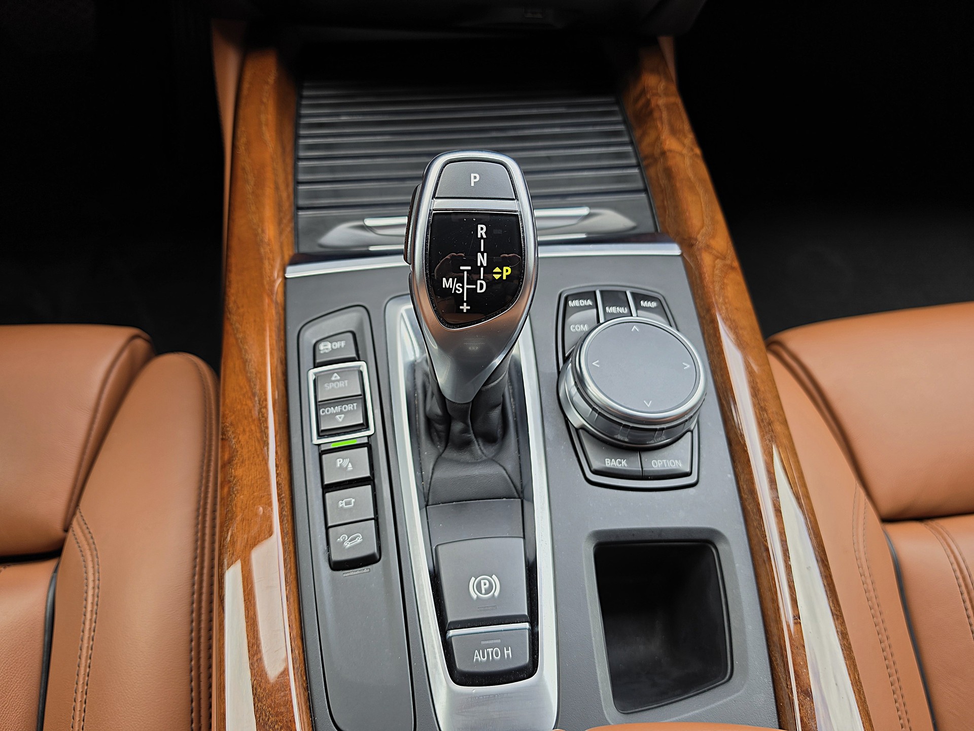 BMW X5 xDrive 40d M-Sport Steptronic-image-10