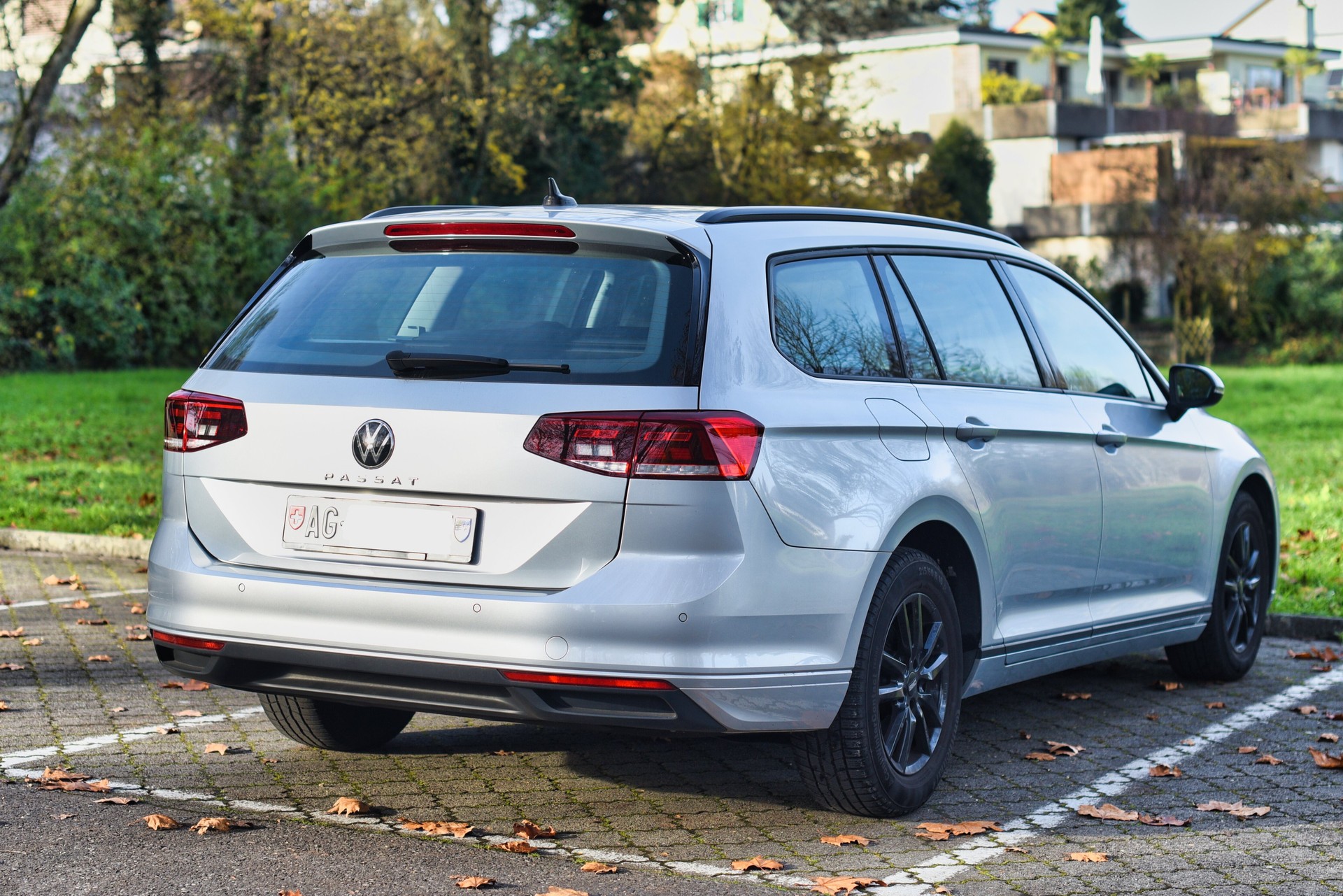 VW Passat Variant 2.0 TDI Business DSG-image-2