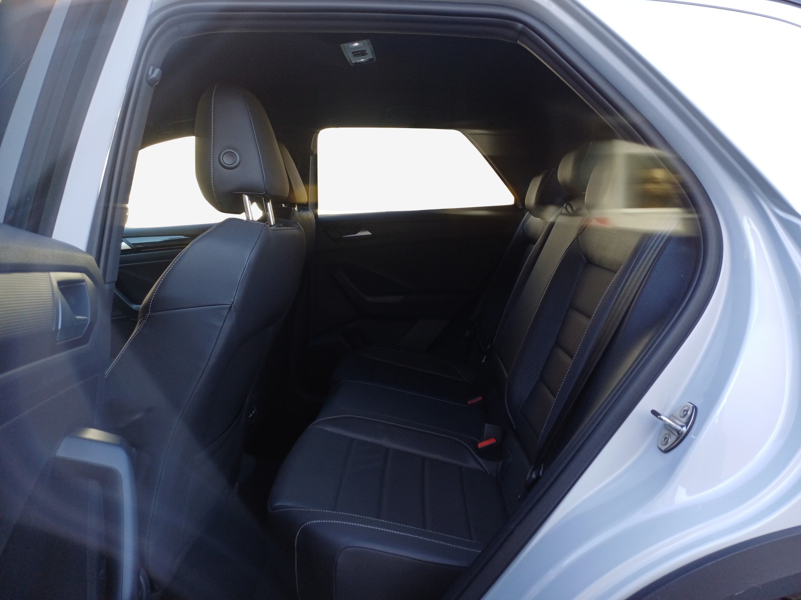 VW T-Roc 2.0 TSI R DSG 4Motion-image-11