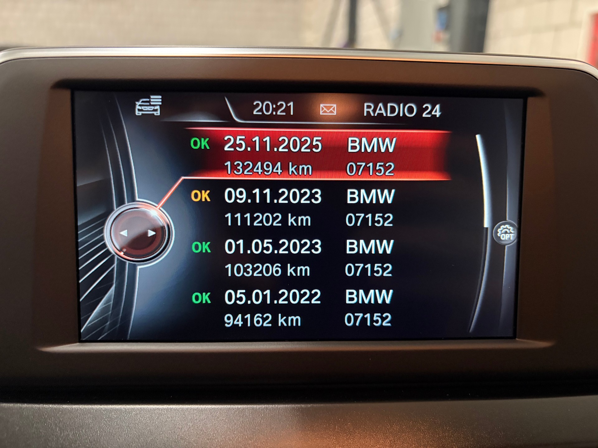 BMW 218d xDrive Gran Tourer Sport Line Steptronic-image-13