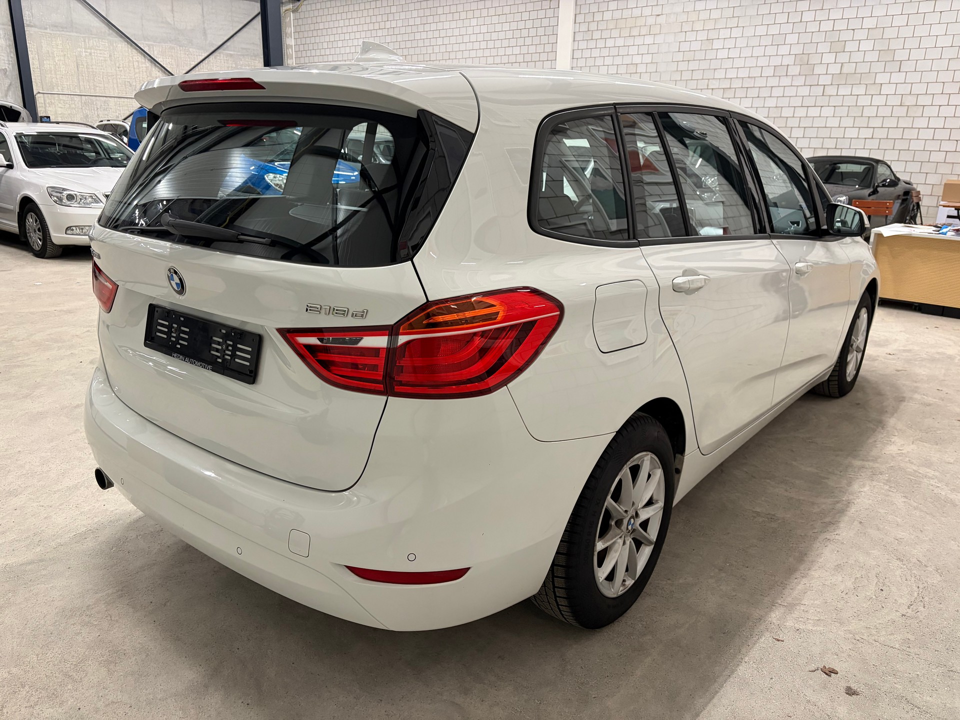 BMW 218d xDrive Gran Tourer Sport Line Steptronic-image-3