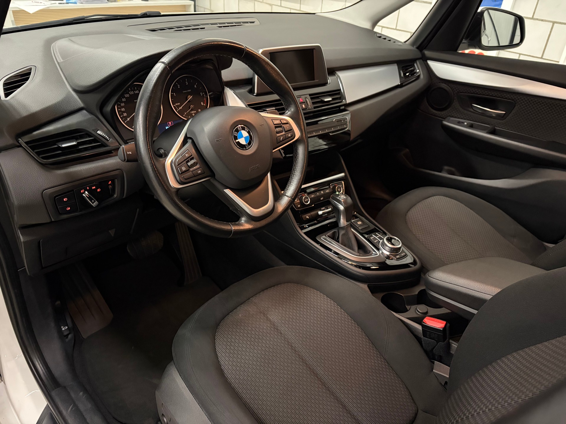 BMW 218d xDrive Gran Tourer Sport Line Steptronic-image-6