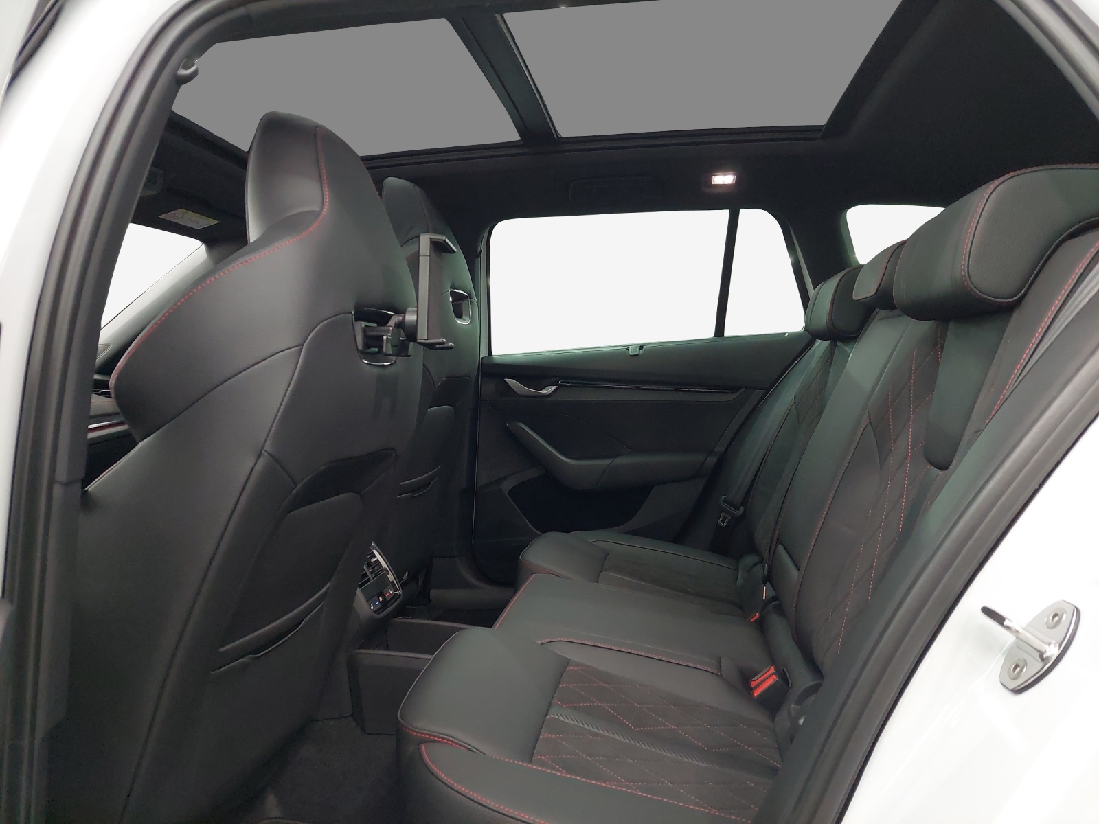 SKODA Octavia Combi 2.0 TSI DSG RS-image-11