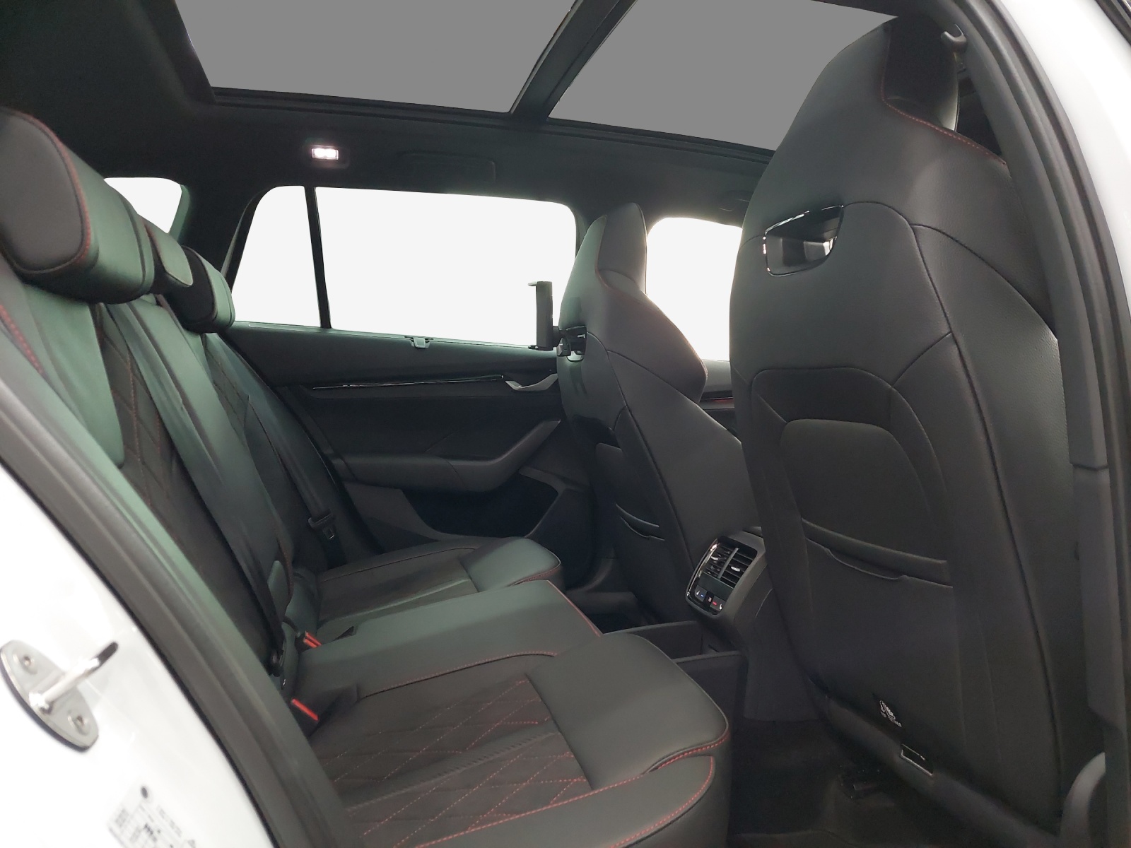 SKODA Octavia Combi 2.0 TSI DSG RS-image-13