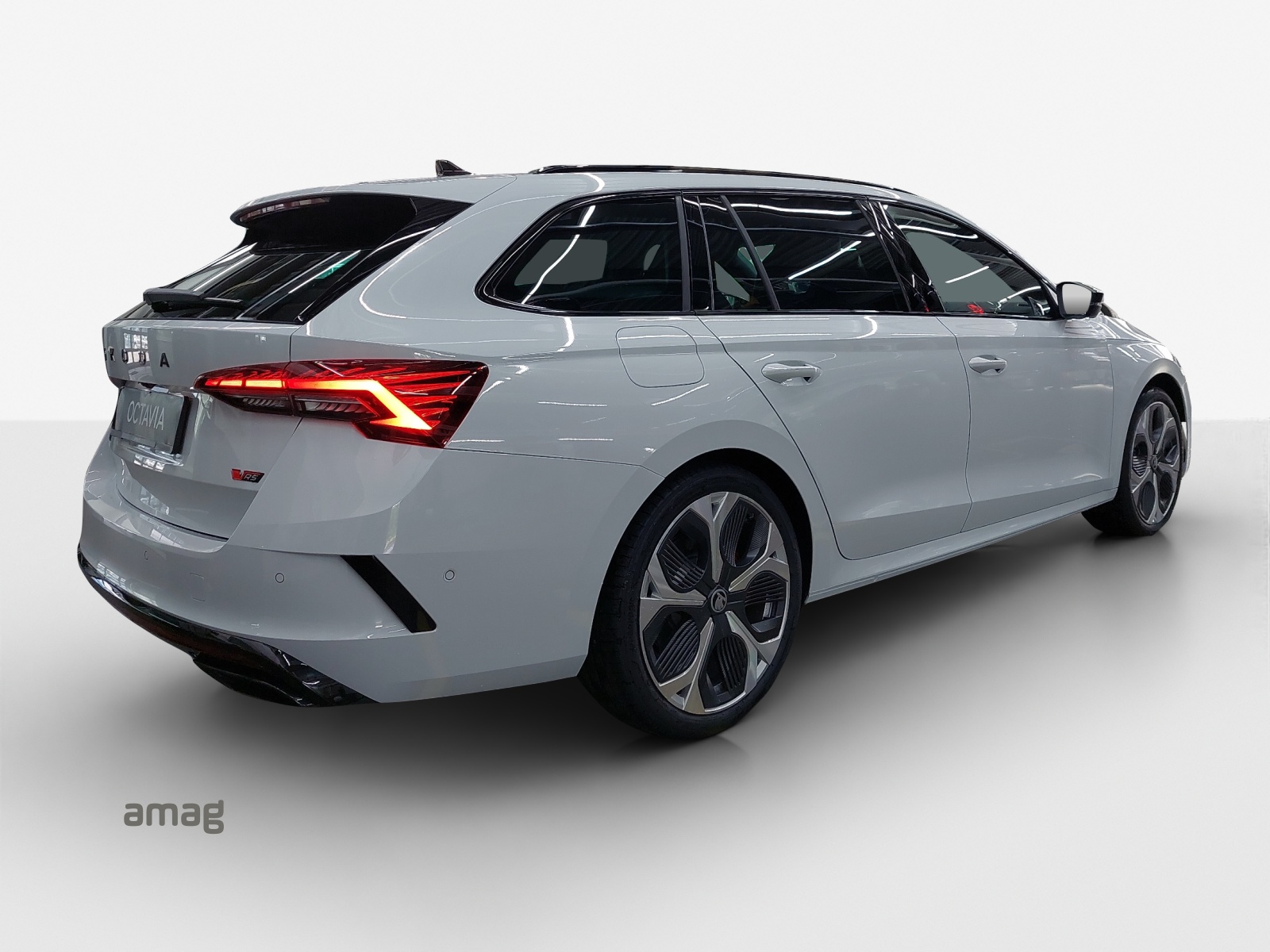 SKODA Octavia Combi 2.0 TSI DSG RS-image-4