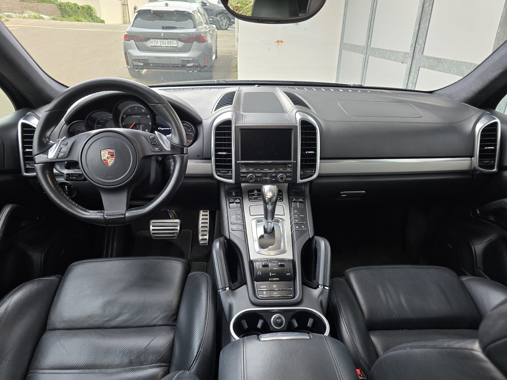 PORSCHE Cayenne Turbo-image-12