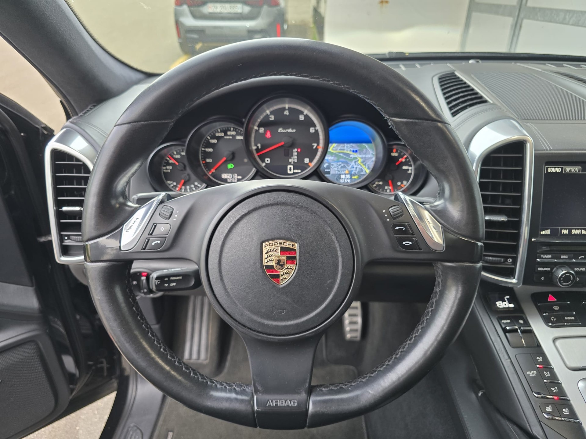 PORSCHE Cayenne Turbo-image-13