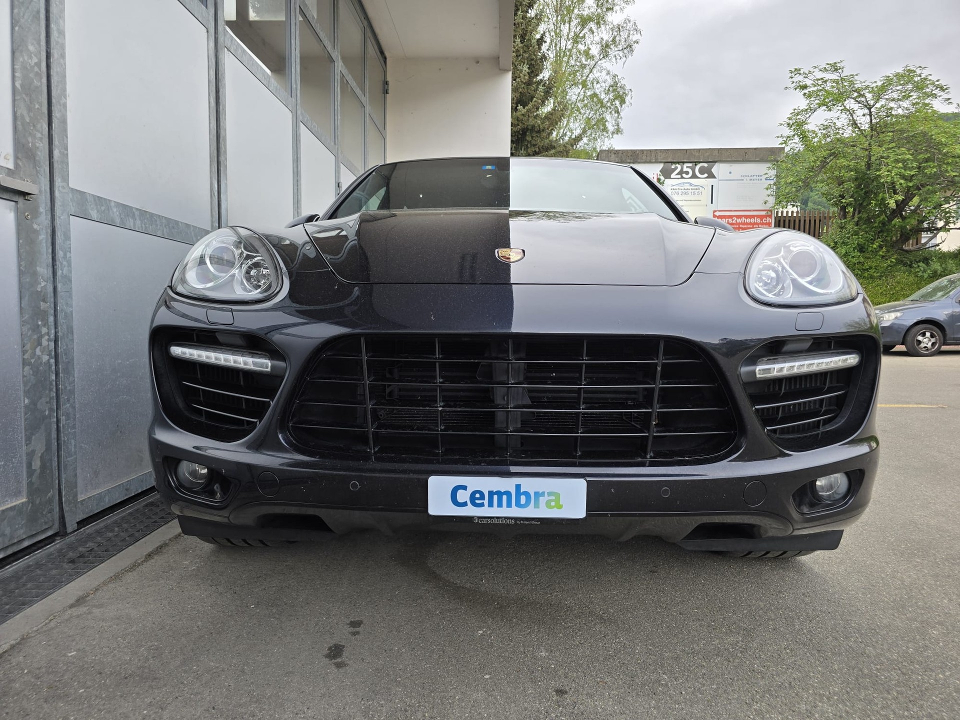 PORSCHE Cayenne Turbo-image-2