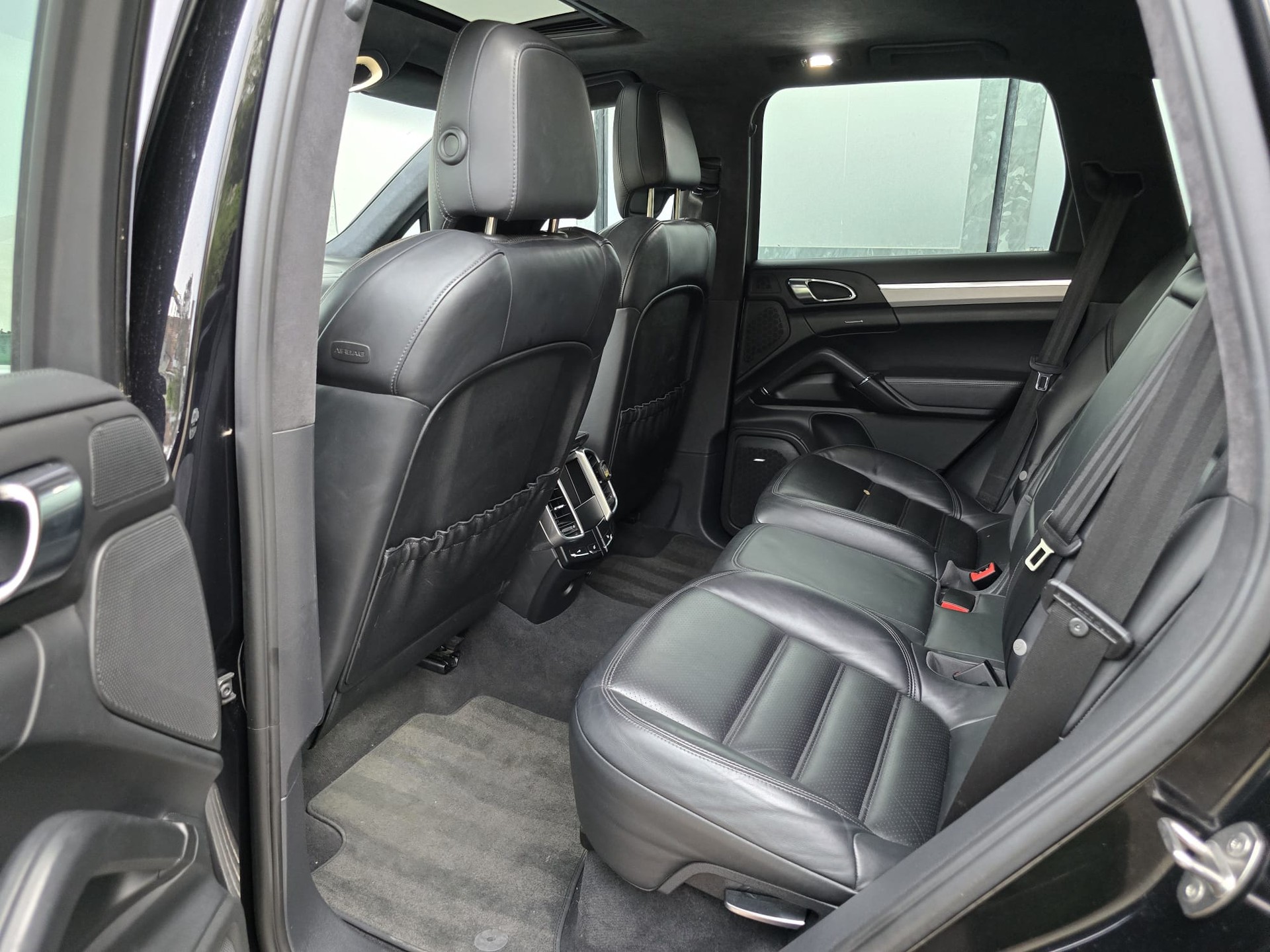 PORSCHE Cayenne Turbo-image-14