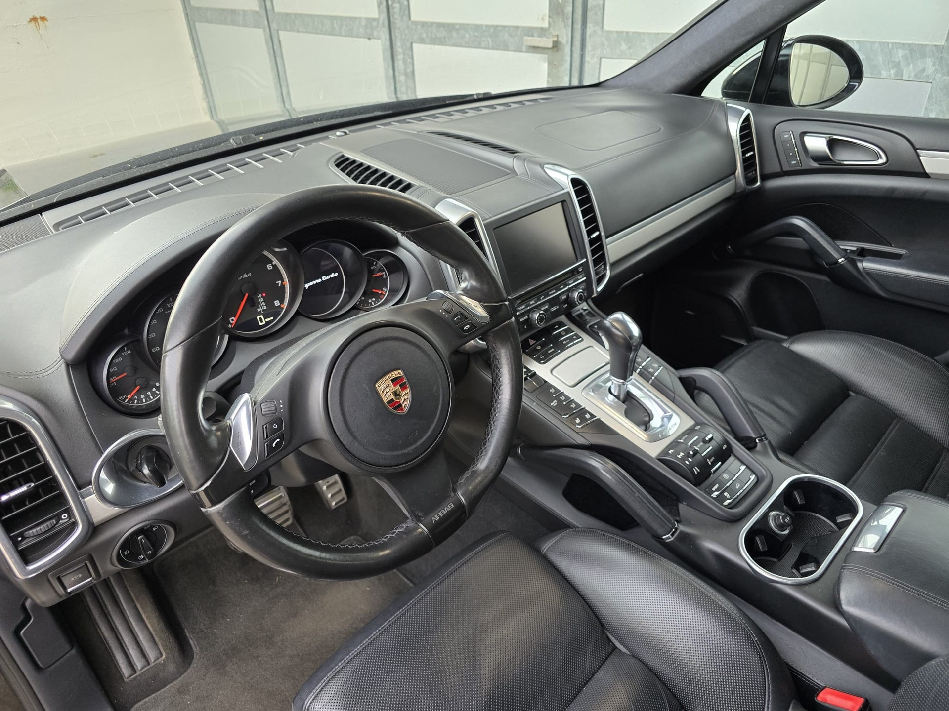PORSCHE Cayenne Turbo-image-10
