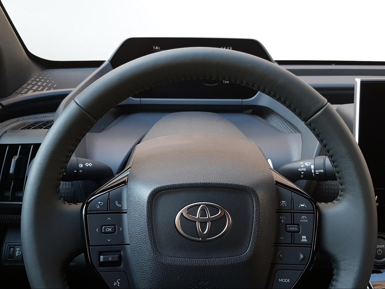 TOYOTA bZ4X Trend 11kW OBC AWD-image-9