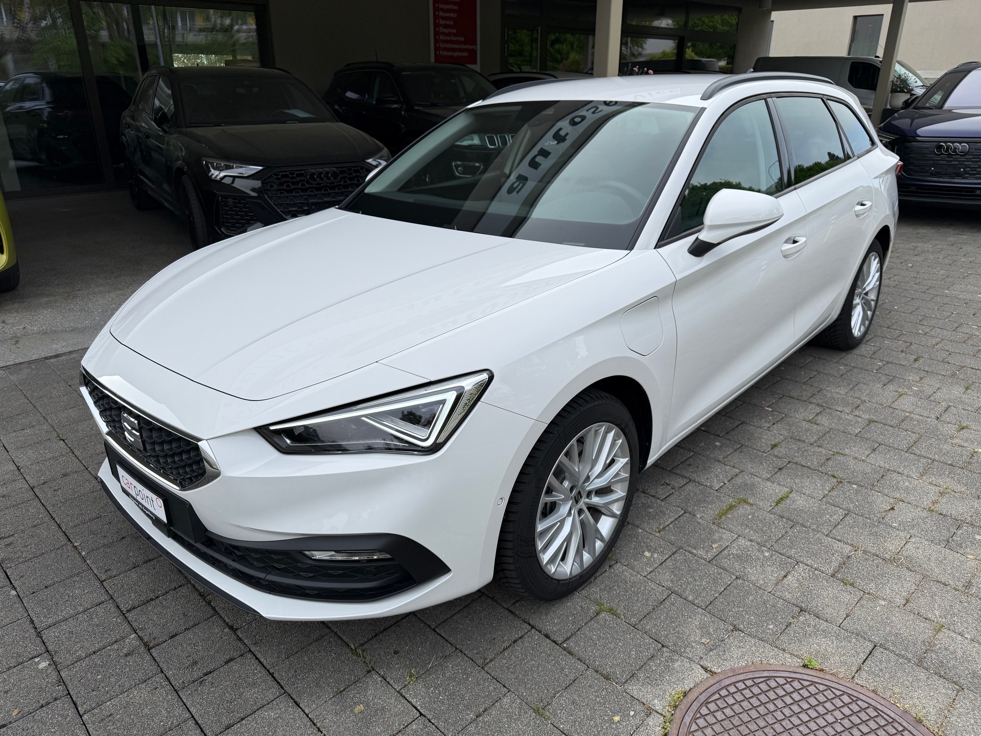 SEAT Leon ST 1.5 eHybrid pHEV DSG Business Edition-image-0