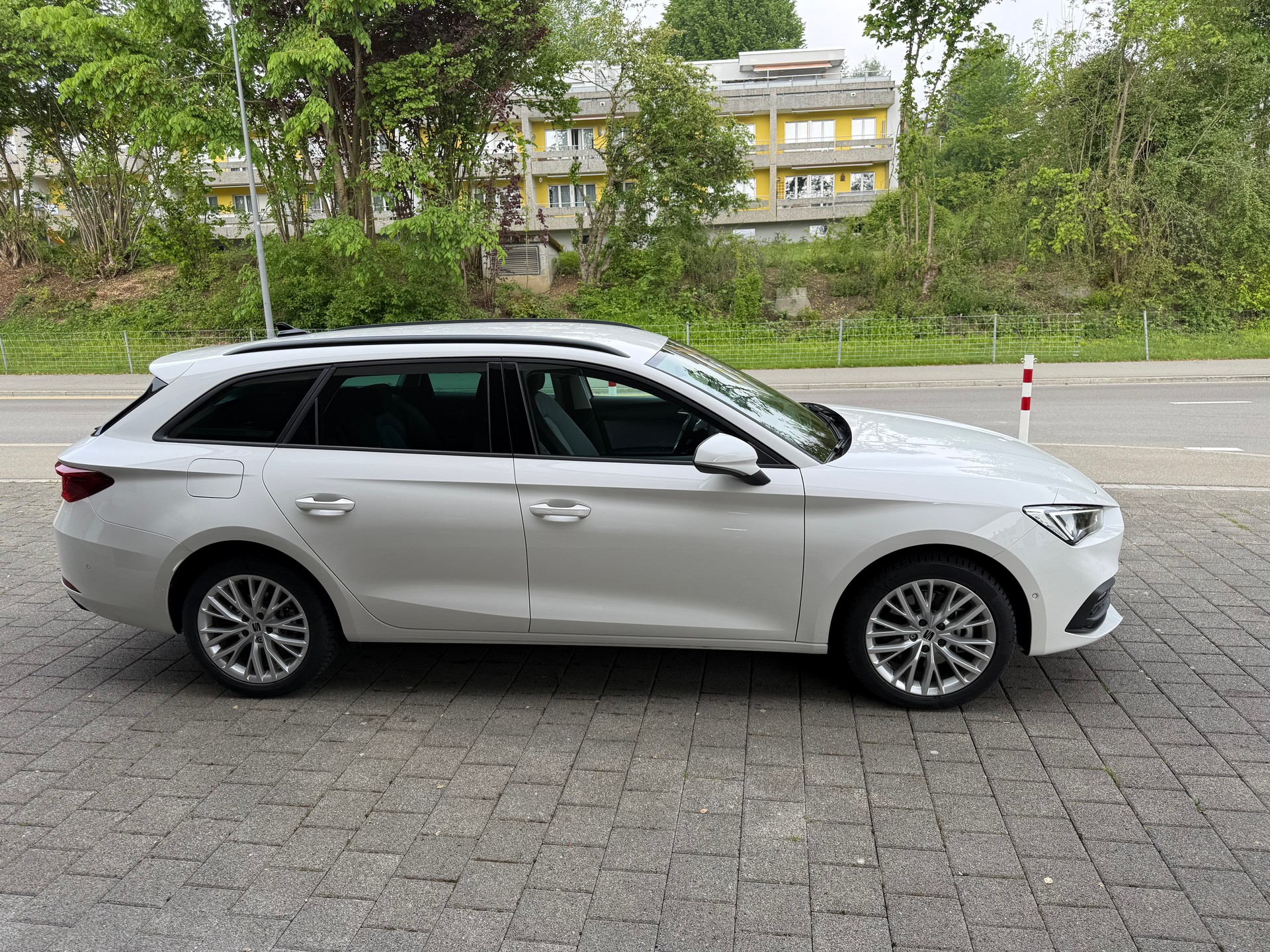 SEAT Leon ST 1.5 eHybrid pHEV DSG Business Edition-image-3