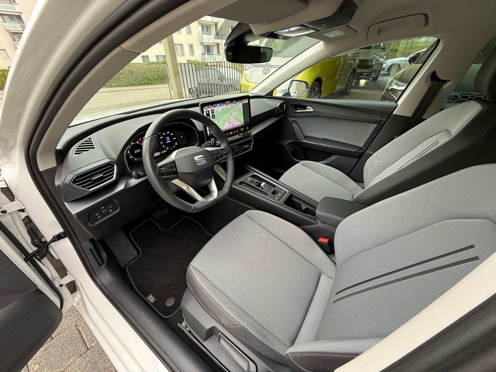 SEAT Leon ST 1.5 eHybrid pHEV DSG Business Edition-image-4