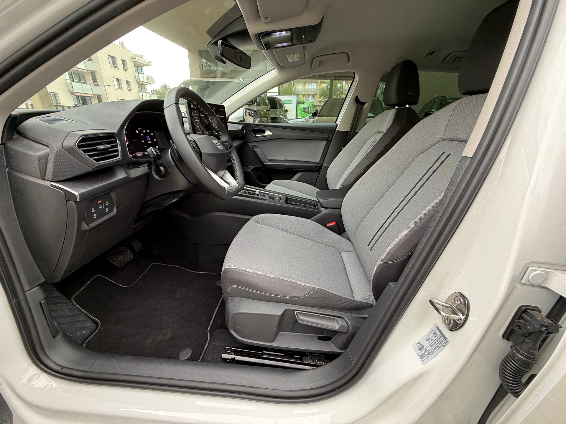 SEAT Leon ST 1.5 eHybrid pHEV DSG Business Edition-image-8
