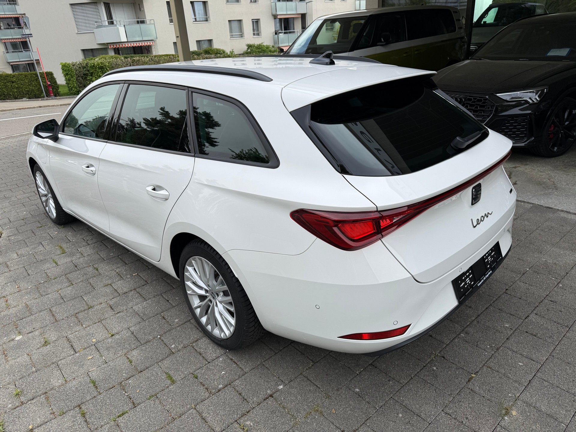 SEAT Leon ST 1.5 eHybrid pHEV DSG Business Edition-image-12