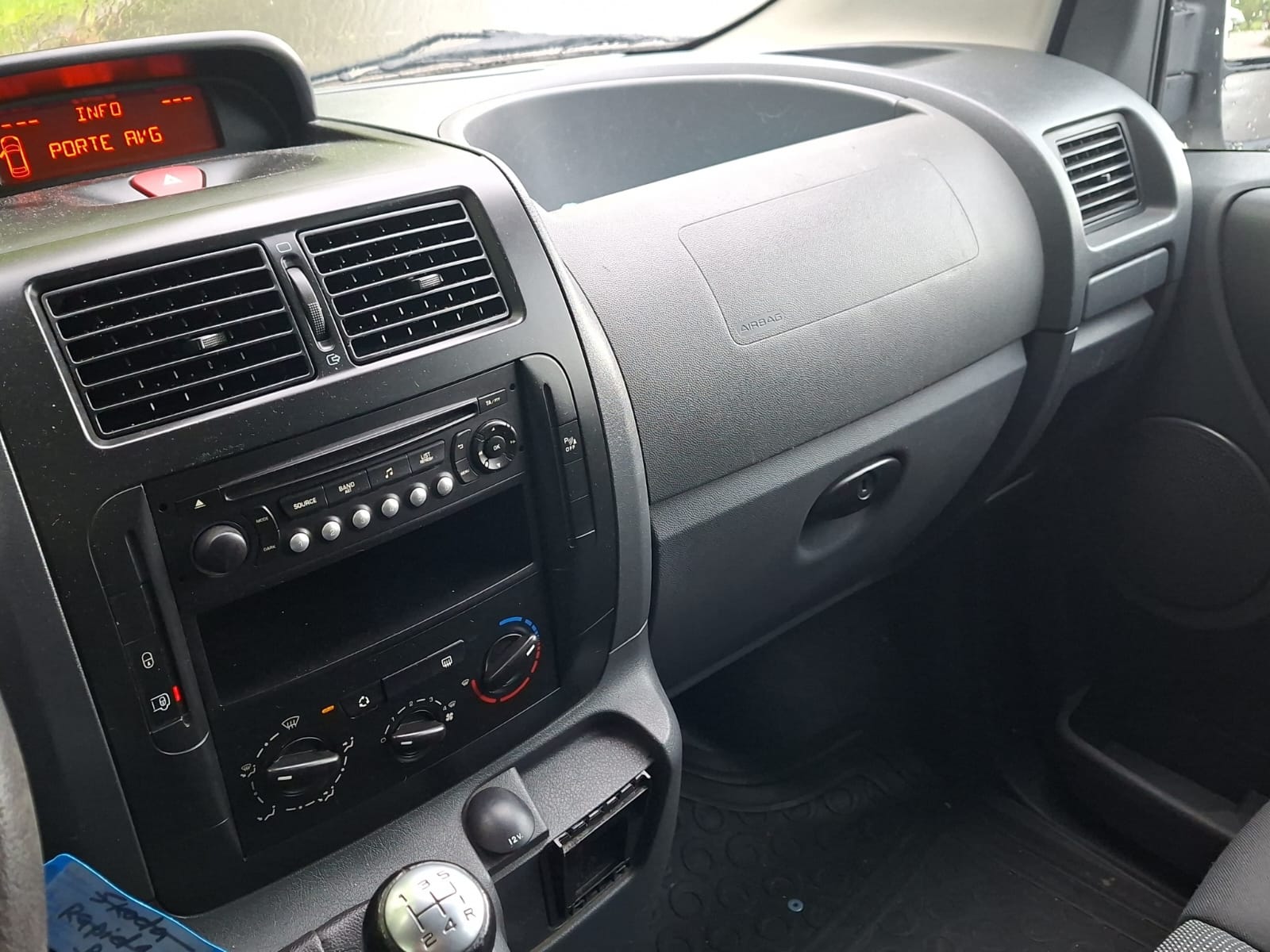 PEUGEOT Expert 1.6 HDi 227 L1H1-image-11