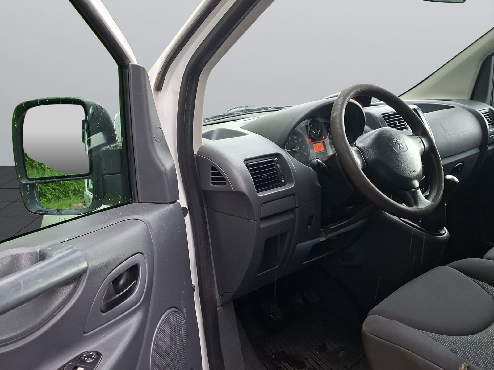 PEUGEOT Expert 1.6 HDi 227 L1H1-image-9