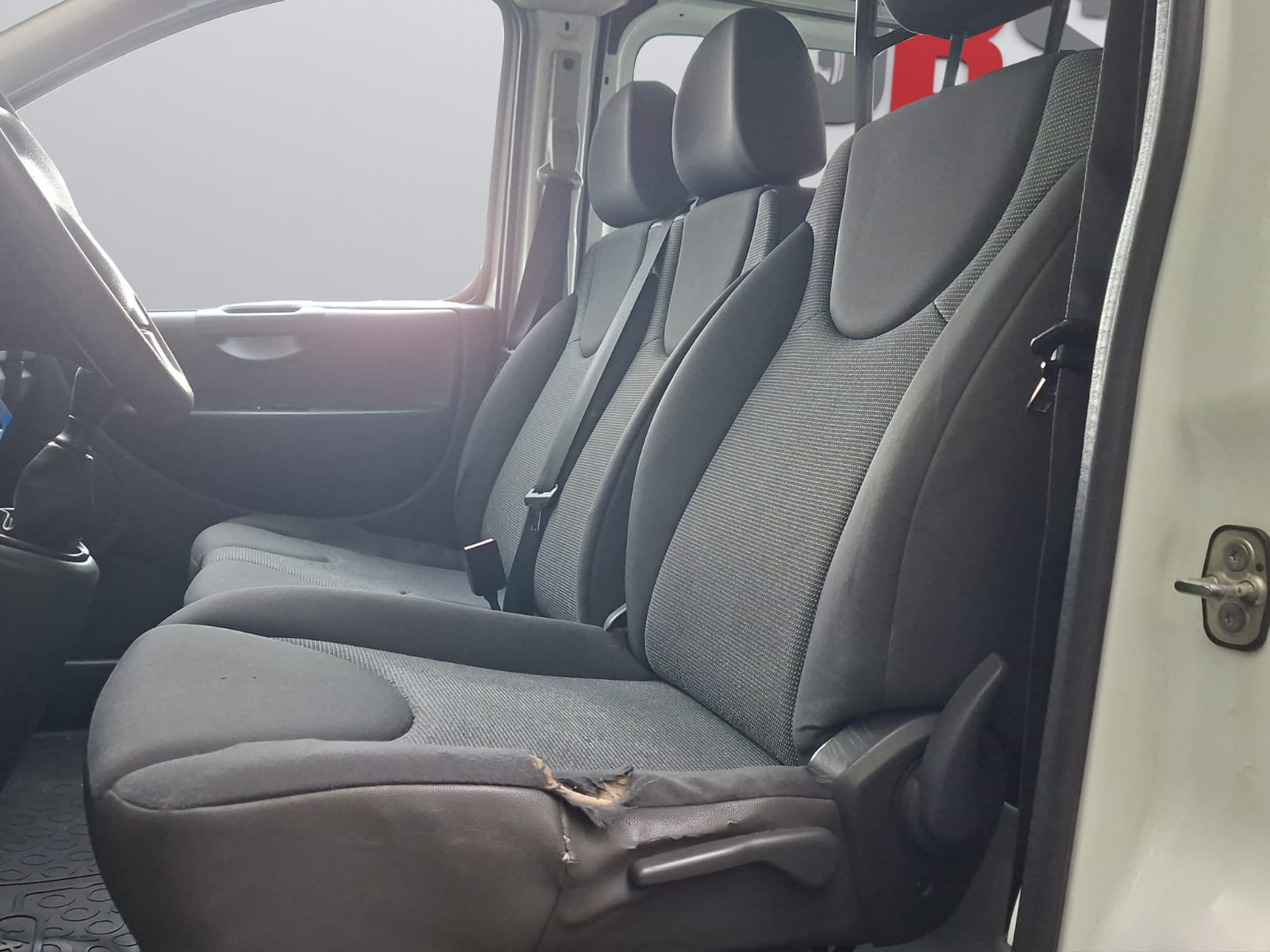 PEUGEOT Expert 1.6 HDi 227 L1H1-image-8