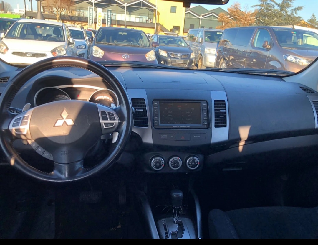 MITSUBISHI Outlander 2.4 Intense 4WD CVT-image-6