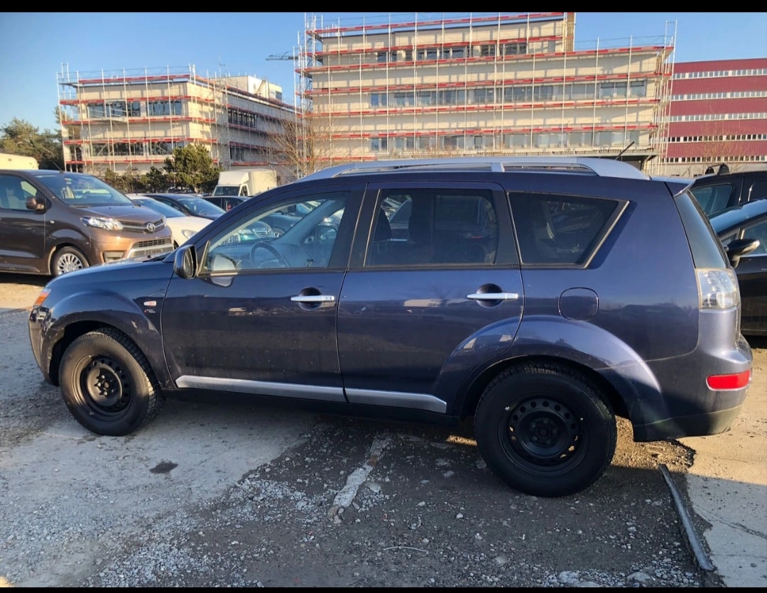 MITSUBISHI Outlander 2.4 Intense 4WD CVT-image-2