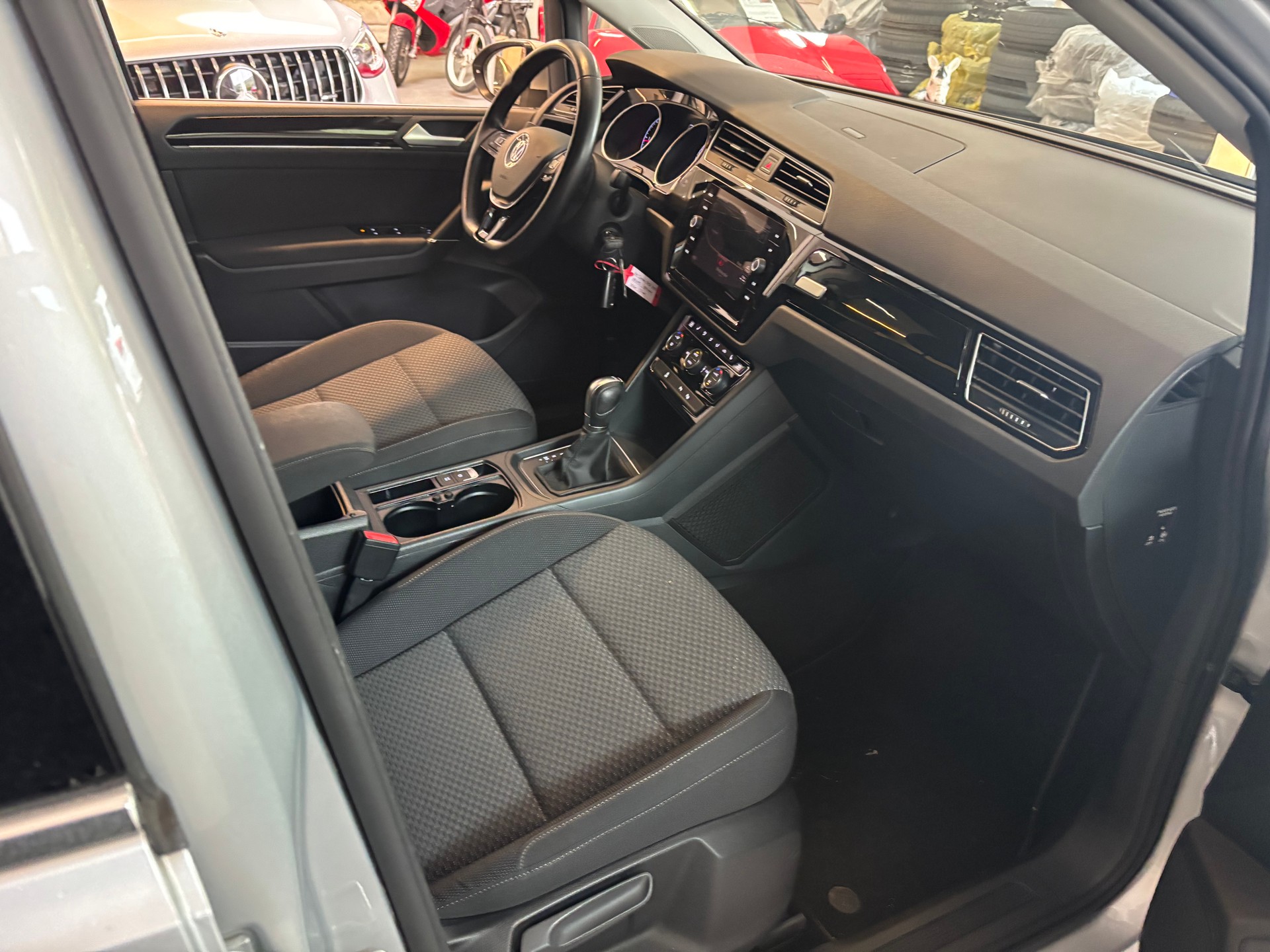 VW Touran 1.6 TDI BlueMotion Technology Comfortline DSG-image-8