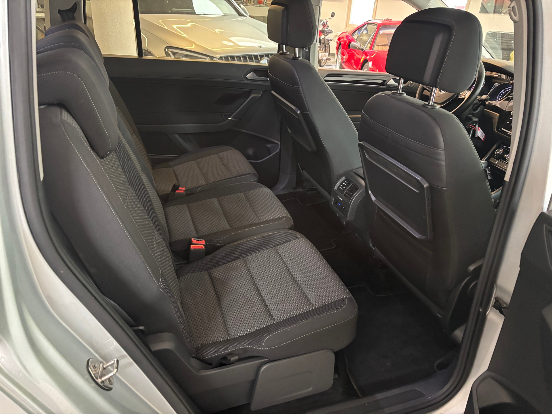 VW Touran 1.6 TDI BlueMotion Technology Comfortline DSG-image-7