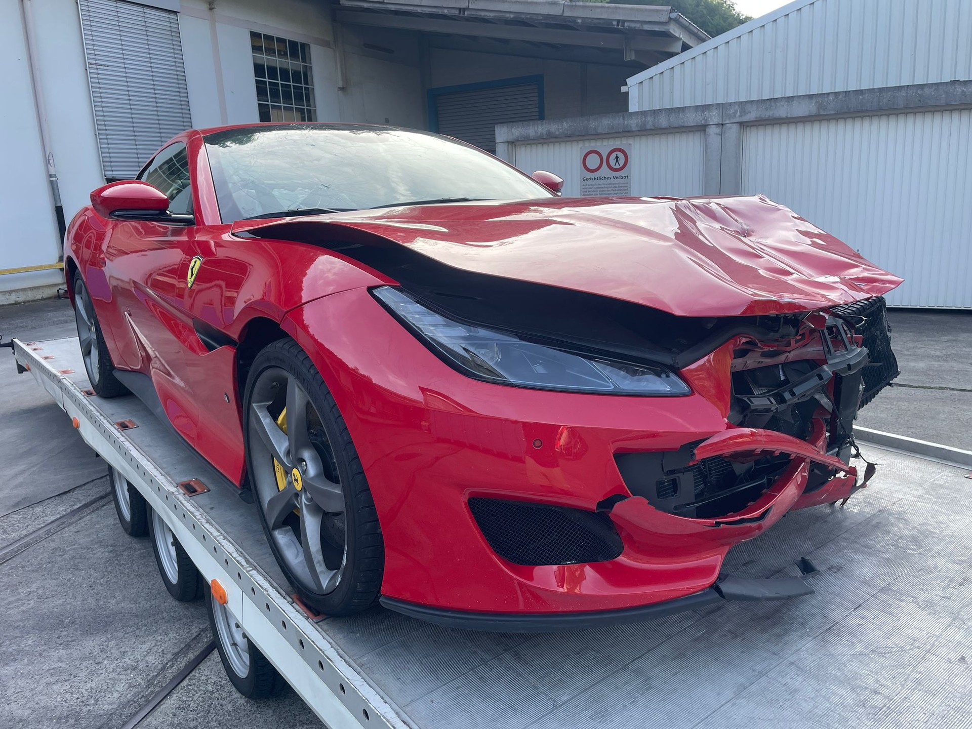 FERRARI Portofino 3.9 V8 T-showroom-element-2
