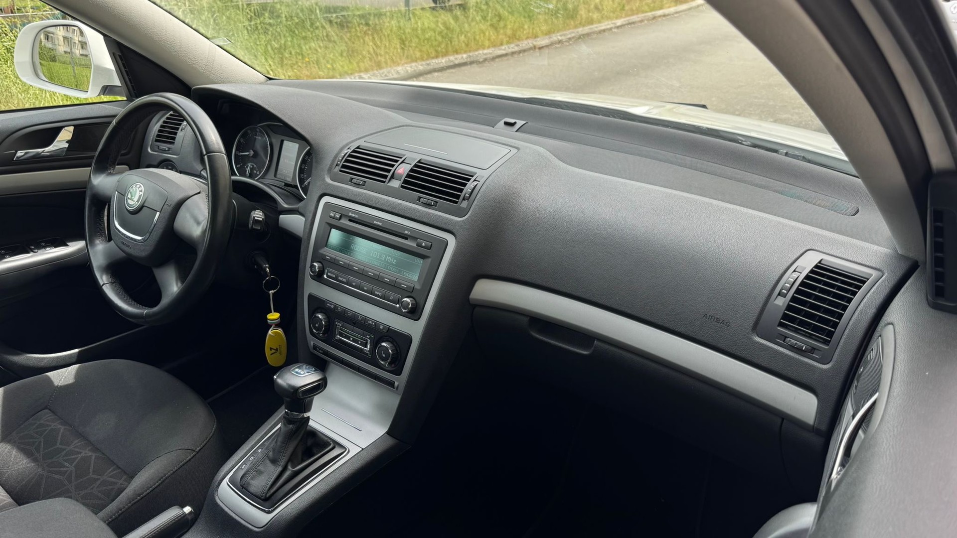 SKODA Octavia 1.8 TSI Ambition DSG-image-5