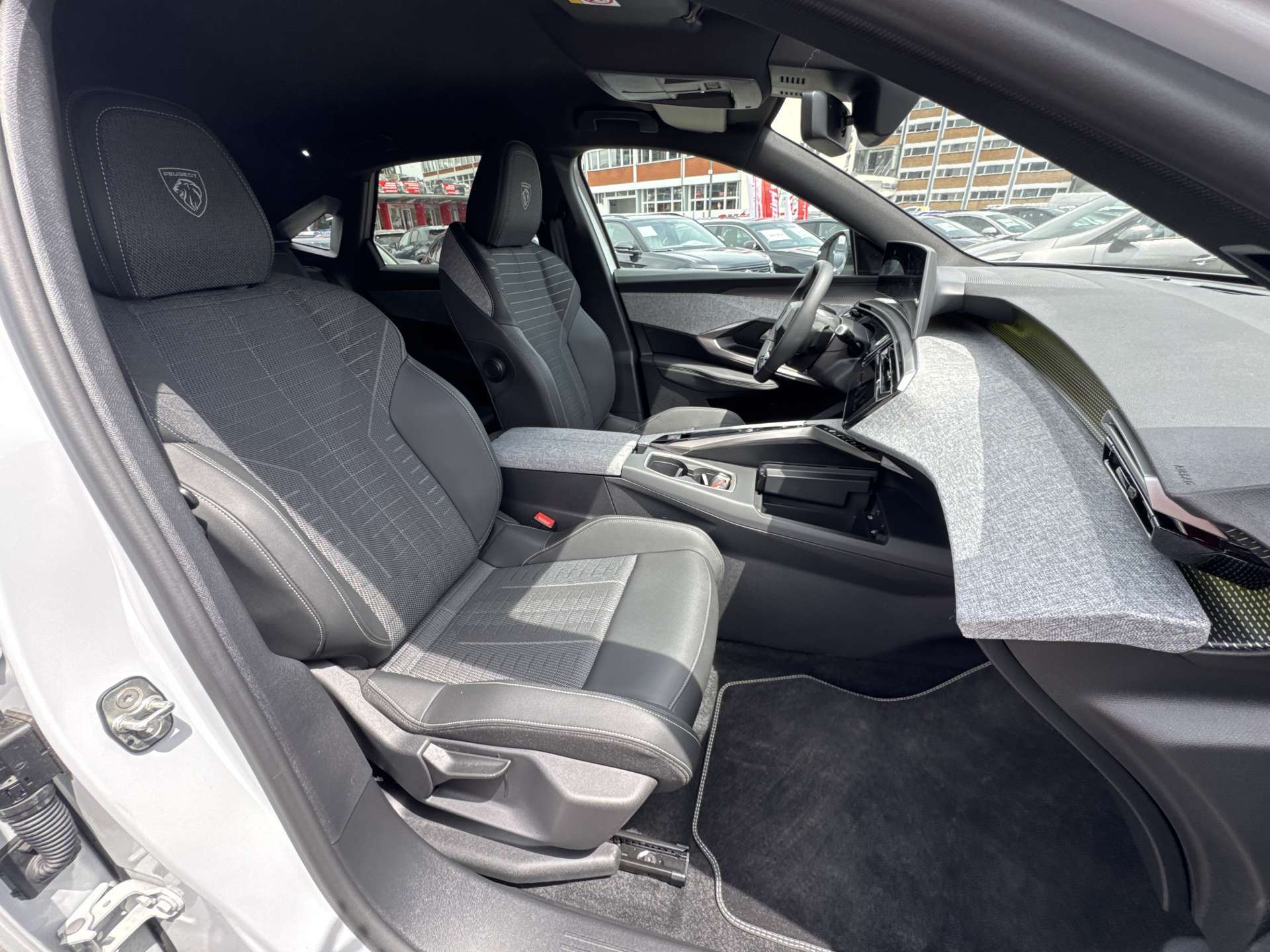 PEUGEOT 3008 145 GT Hybrid e-DCS-Automat-image-12