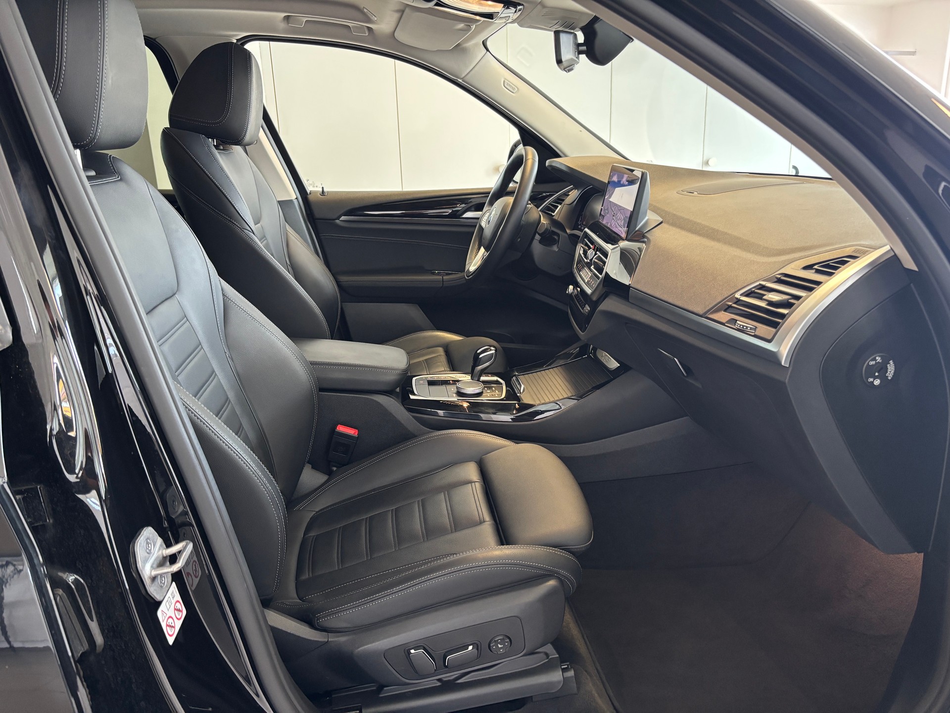 BMW X3 xDrive 20i-image-9