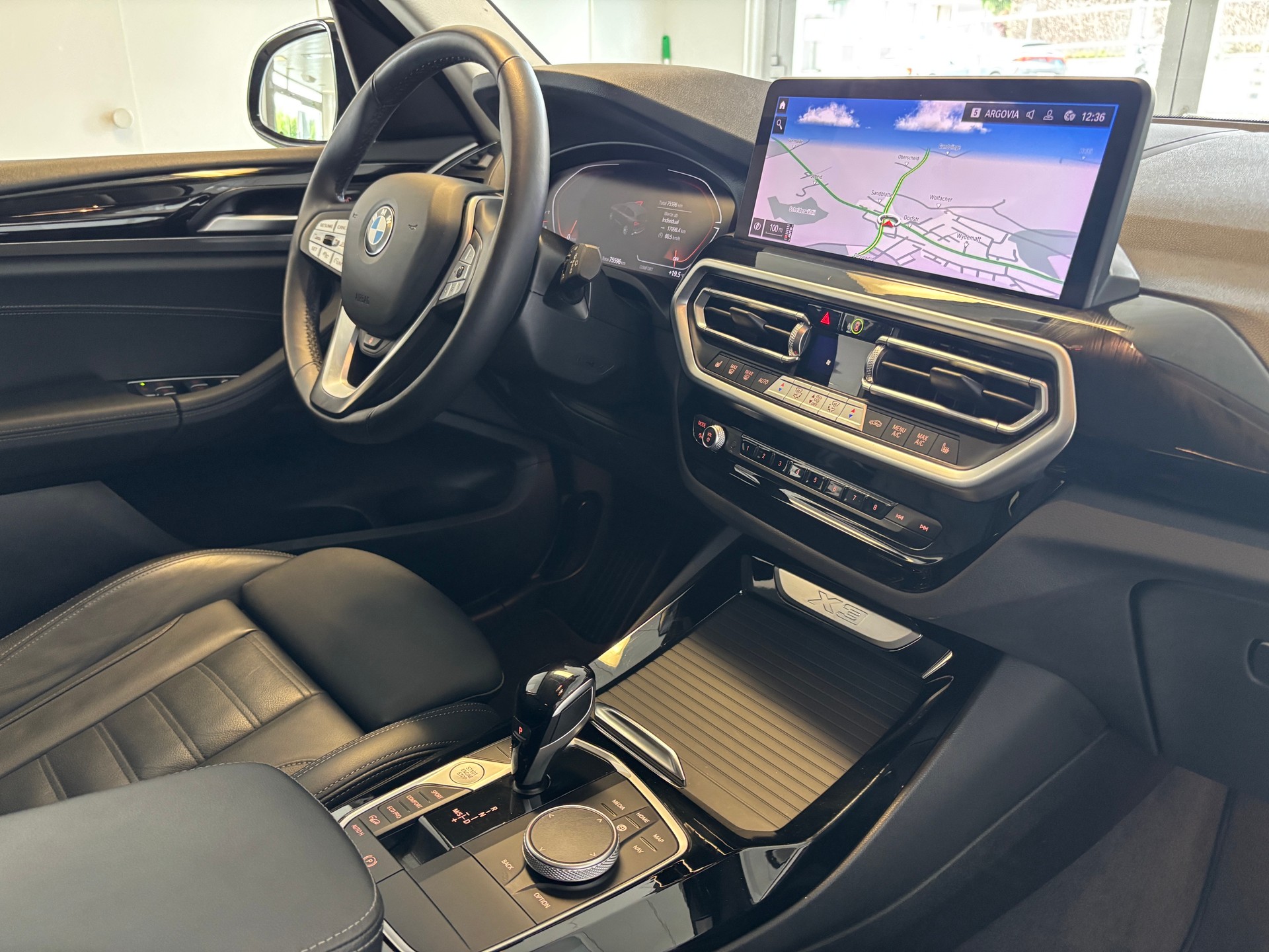 BMW X3 xDrive 20i-image-8