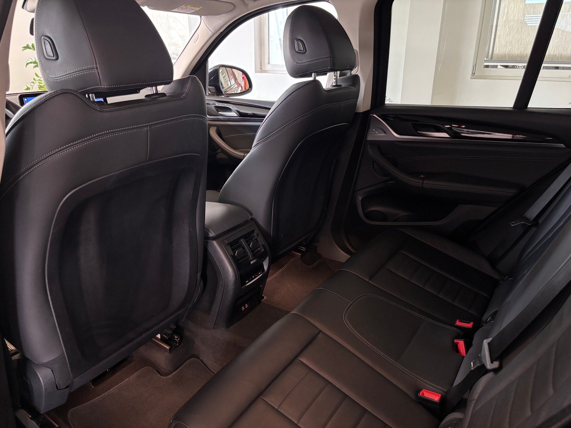 BMW X3 xDrive 20i-image-10